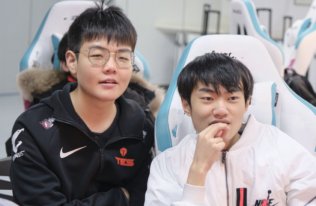 包含FLY绝杀SBTC,Knight2惊艳世界的词条 包含FLY绝杀SBTC,Knight2惊艳世界的词条