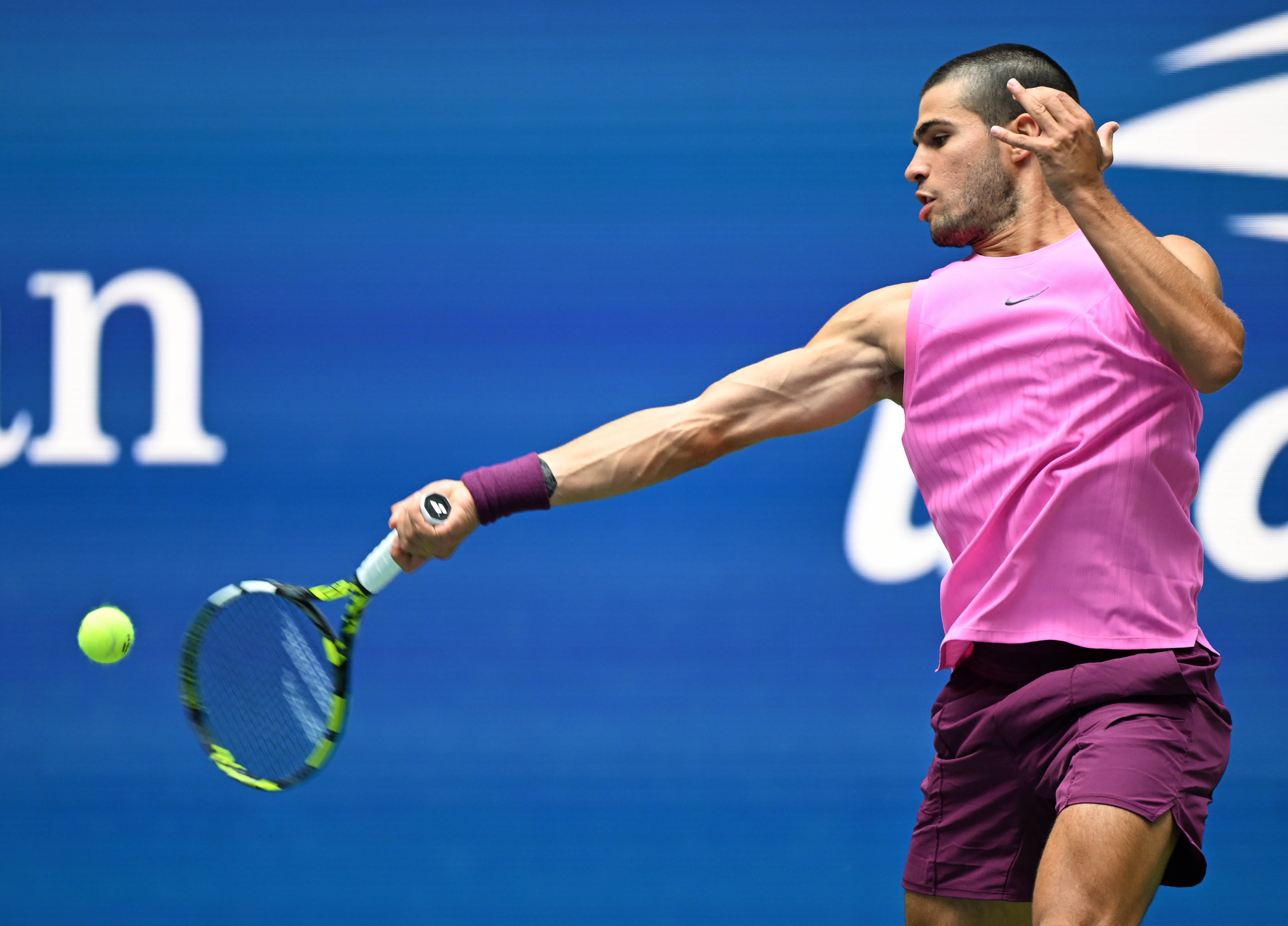 包含世界网球队横扫英国网球队，阿尔卡拉斯打破历史纪录的词条