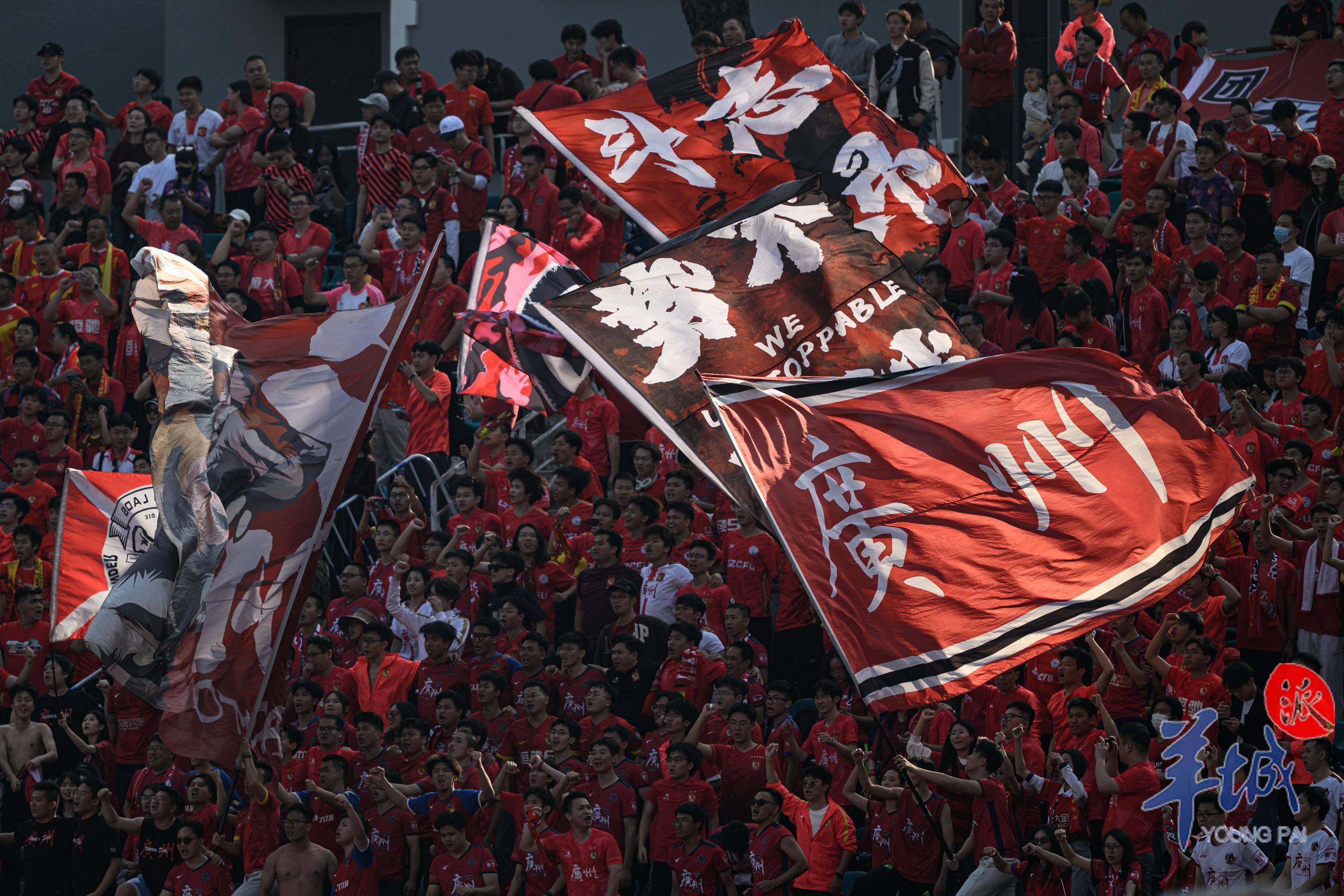 热血澎湃的比赛现场让球迷们沸腾不已!的简单介绍 热血澎湃的比赛现场让球迷们沸腾不已!的简单介绍