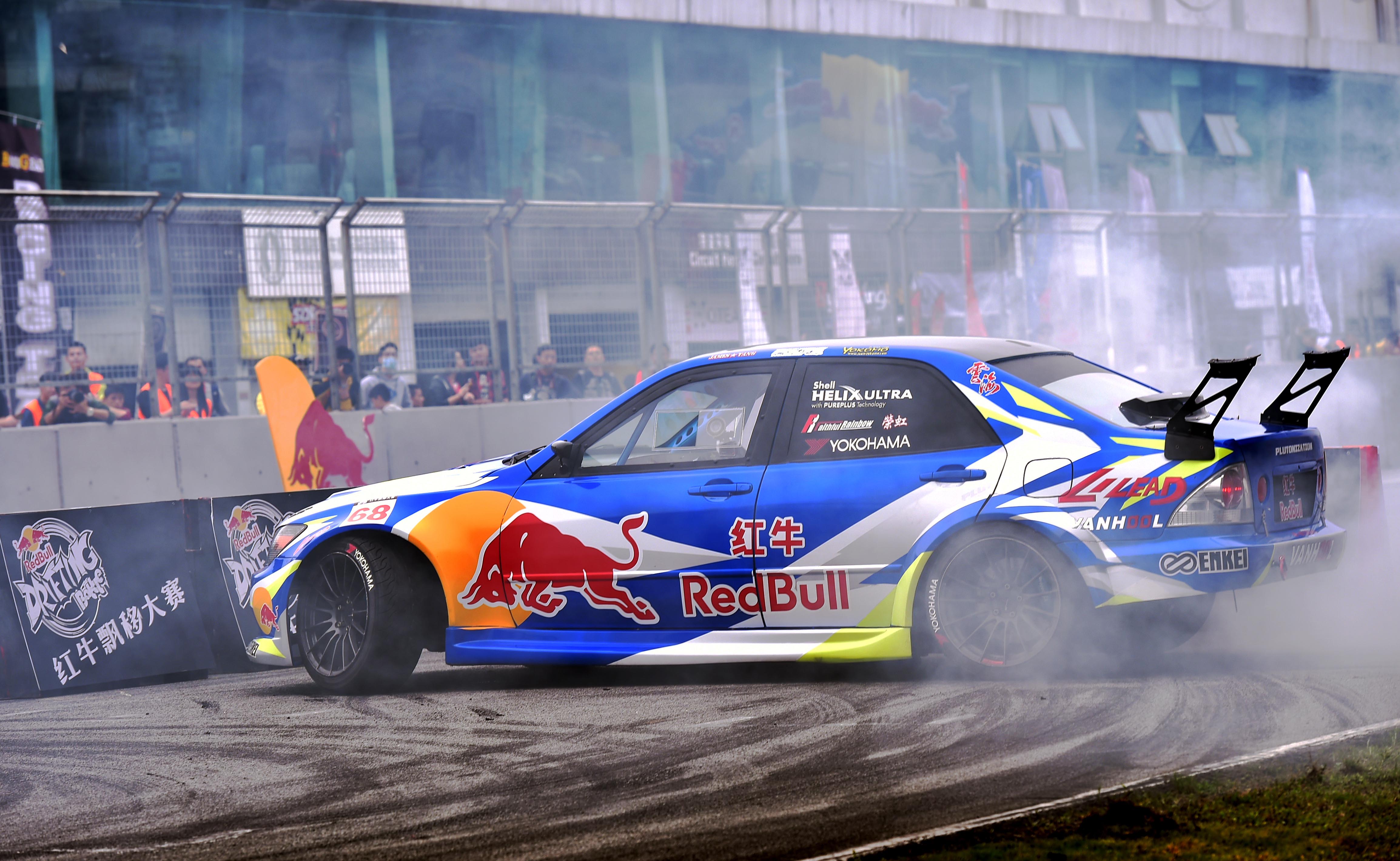 红牛车队碾压法拉利，塞恩斯点燃赛场的简单介绍