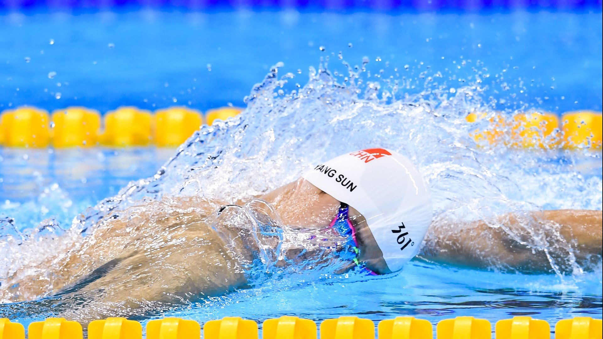 楚阿梅尼爆发破僵局，阿根廷硬仗险胜瑞典显冠军相